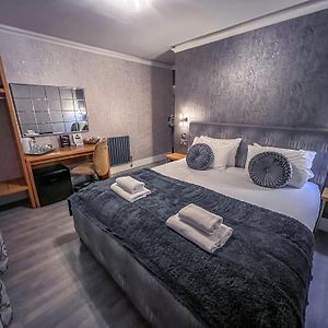 Quayside Hotel & Bar